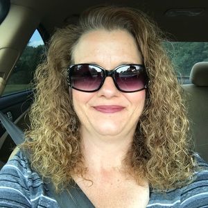 Meet your Posher, Debra